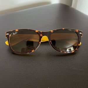 Tortoise shell, yellow New Wayfarers